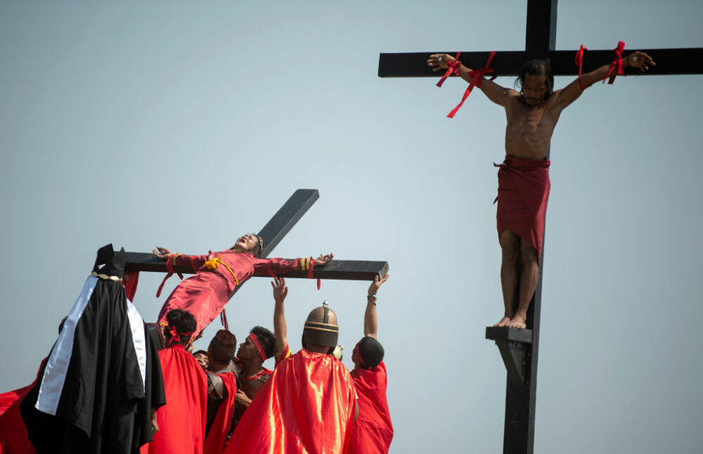 Credincioși catolici crucificați asemenea lui Iisus. Ritualul condamnat de Biserică - Imaginea 6
