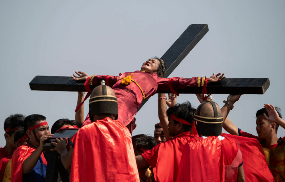 Credincioși catolici crucificați asemenea lui Iisus. Ritualul condamnat de Biserică - Imaginea 2