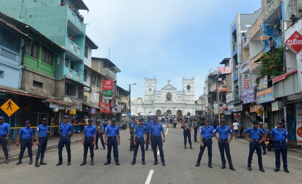 Atacuri în Sri Lanka: Peste 200 de morţi. Polițiști, uciși în timp ce erau pe urmele suspecților - Imaginea 4