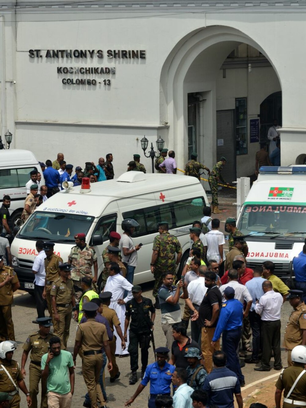 Atacuri în Sri Lanka: Peste 200 de morţi. Polițiști, uciși în timp ce erau pe urmele suspecților - Imaginea 15