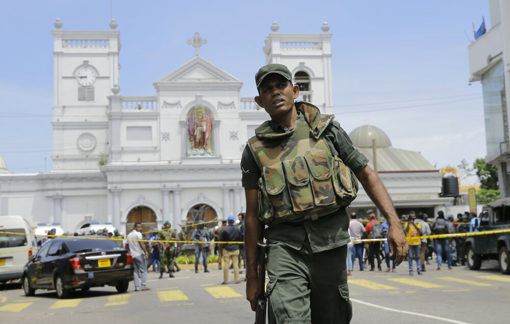 Atacuri în Sri Lanka: Peste 200 de morţi. Polițiști, uciși în timp ce erau pe urmele suspecților - Imaginea 8
