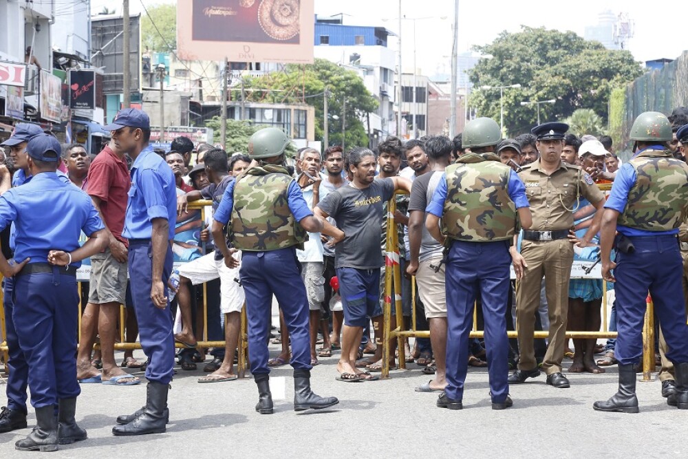 Atacuri în Sri Lanka: Peste 200 de morţi. Polițiști, uciși în timp ce erau pe urmele suspecților - Imaginea 13