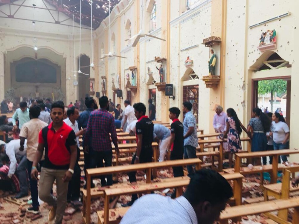 Primele secunde după atacul asupra unei biserici din Sri Lanka. IMAGINI ȘOCANTE - Imaginea 5