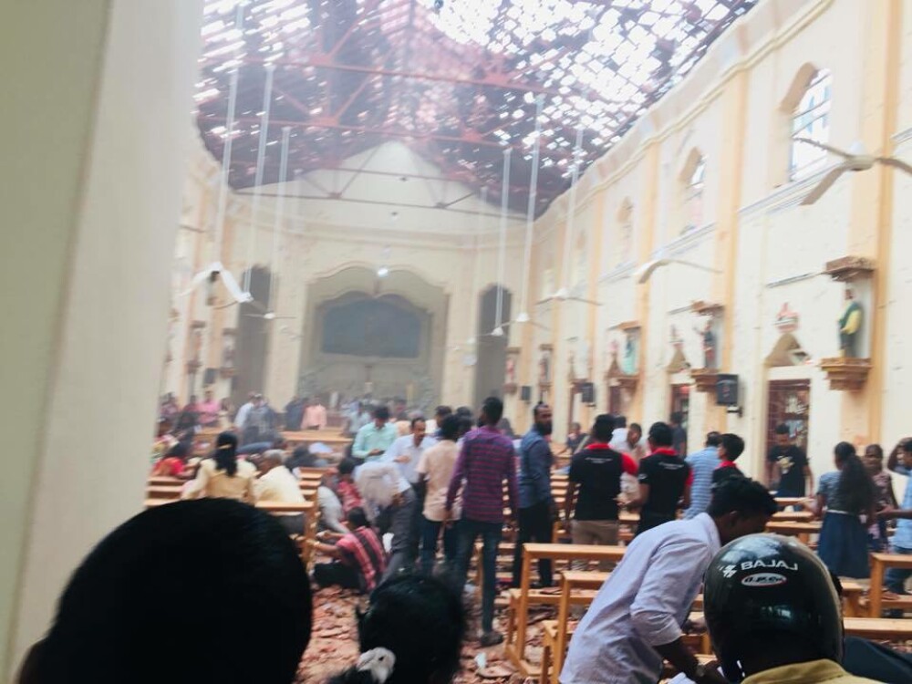 Primele secunde după atacul asupra unei biserici din Sri Lanka. IMAGINI ȘOCANTE - Imaginea 4