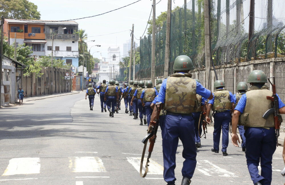 Atacuri în Sri Lanka: Peste 200 de morţi. Polițiști, uciși în timp ce erau pe urmele suspecților - Imaginea 16