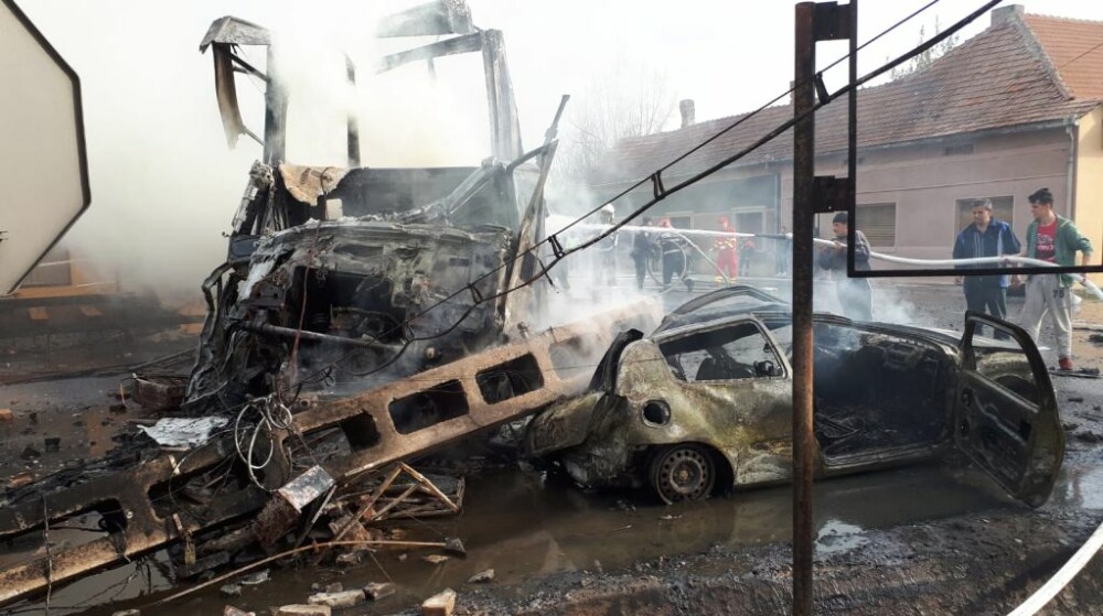 Scene de groază pe DN 6, în Caraș-Severin. Un TIR a ars ca o torță, după un accident - Imaginea 3