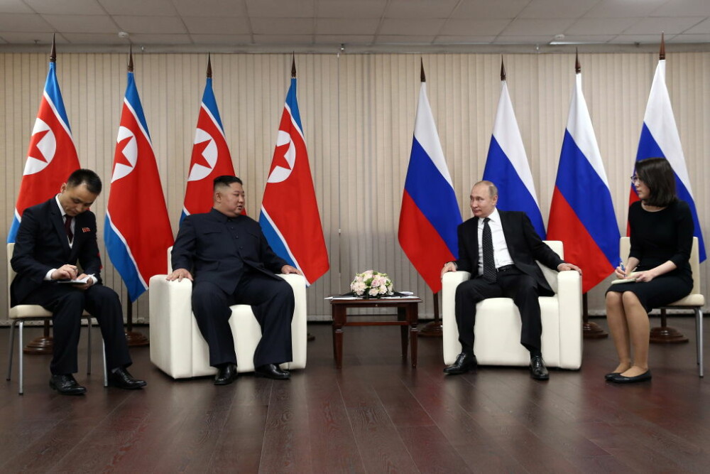 Gestul făcut de Vladimir Putin la întâlnirea istorică cu Kim Jong-un. VIDEO - Imaginea 6