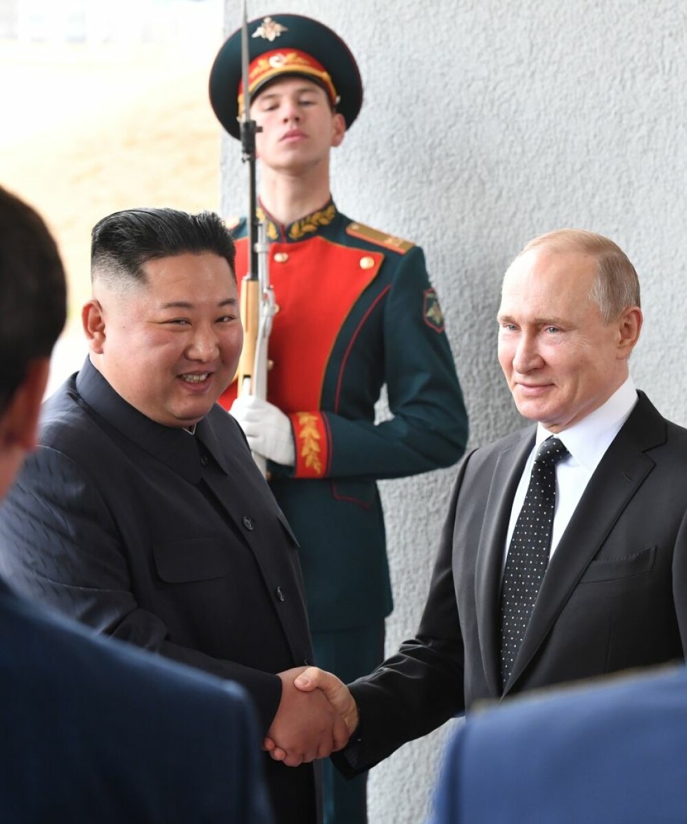 Gestul făcut de Vladimir Putin la întâlnirea istorică cu Kim Jong-un. VIDEO - Imaginea 5