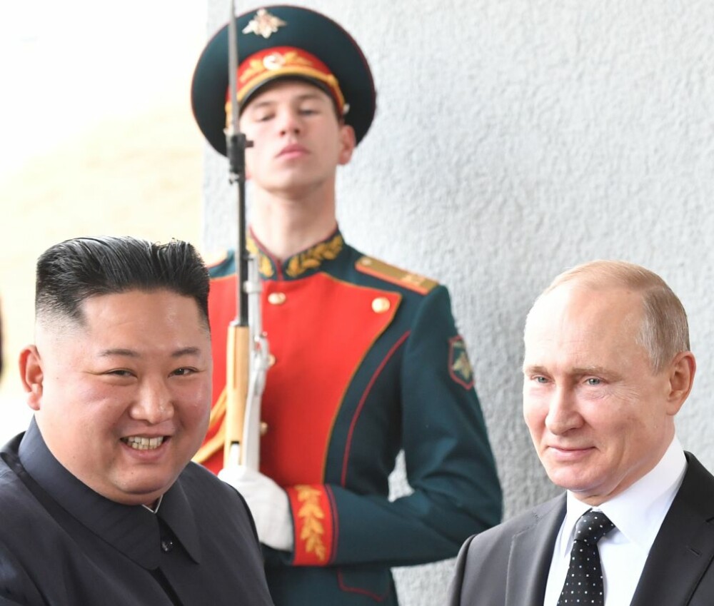 Gestul făcut de Vladimir Putin la întâlnirea istorică cu Kim Jong-un. VIDEO - Imaginea 4