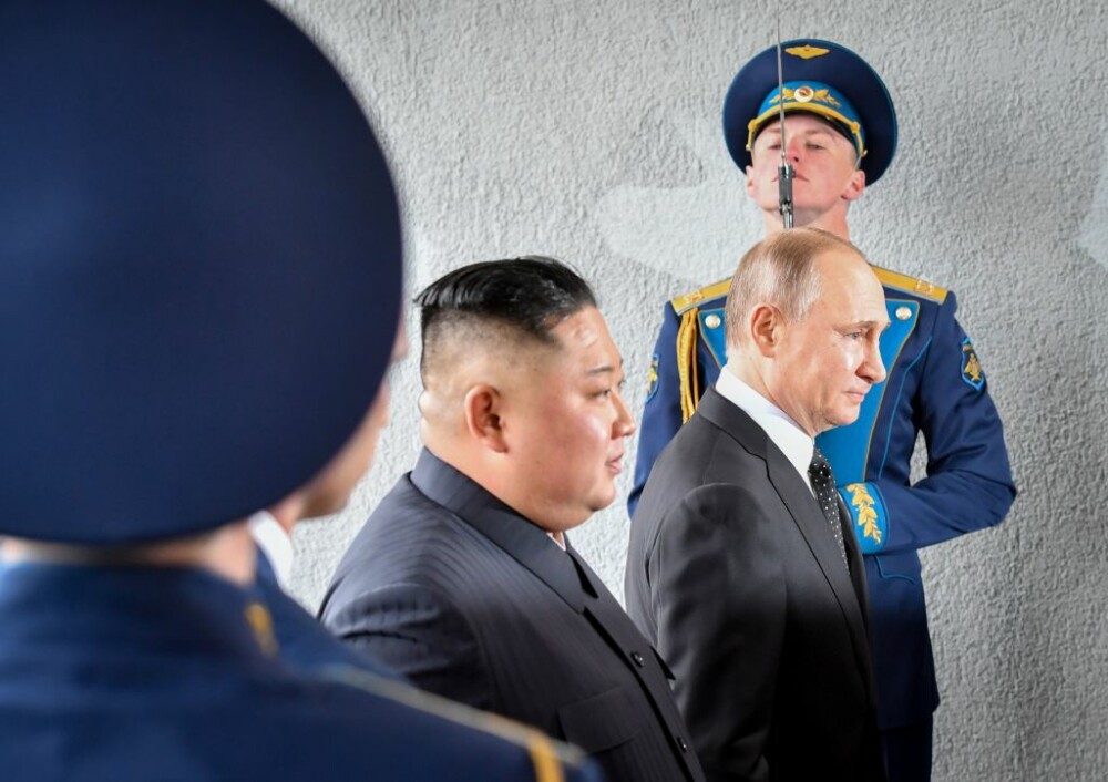 Gestul făcut de Vladimir Putin la întâlnirea istorică cu Kim Jong-un. VIDEO - Imaginea 3