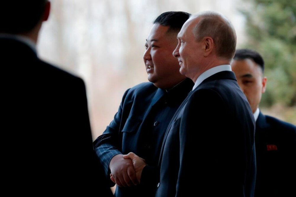 Gestul făcut de Vladimir Putin la întâlnirea istorică cu Kim Jong-un. VIDEO - Imaginea 15