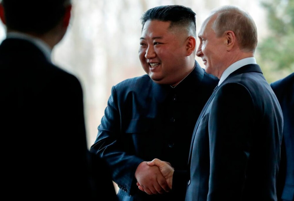 Gestul făcut de Vladimir Putin la întâlnirea istorică cu Kim Jong-un. VIDEO - Imaginea 10