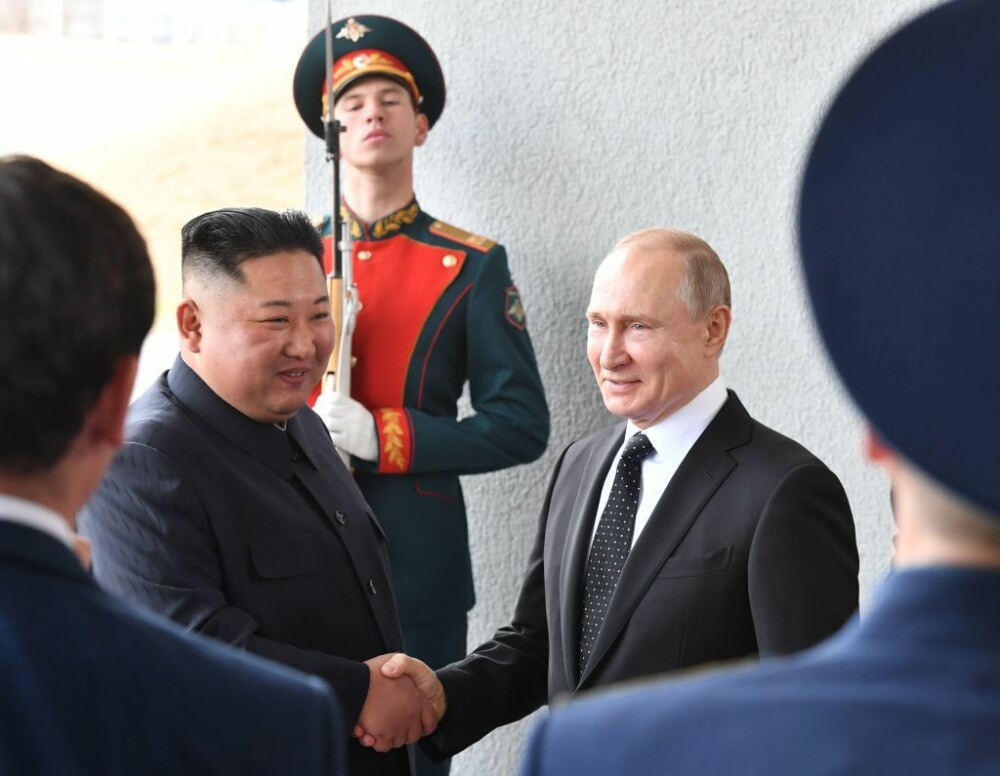 Gestul făcut de Vladimir Putin la întâlnirea istorică cu Kim Jong-un. VIDEO - Imaginea 9