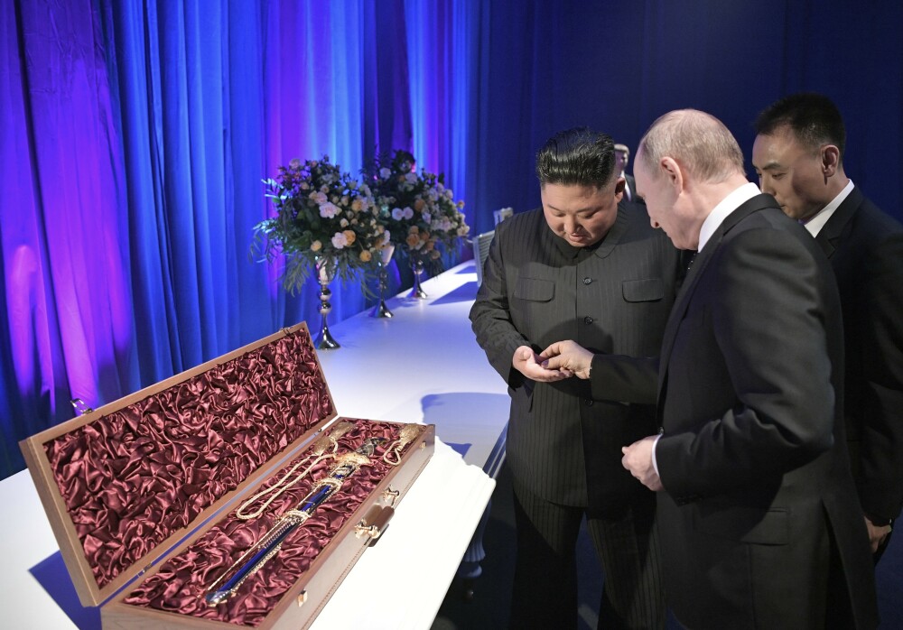 Ce cadouri și-au oferit unul altuia Vladimir Putin și Kim Jong-un. FOTO și VIDEO - Imaginea 1
