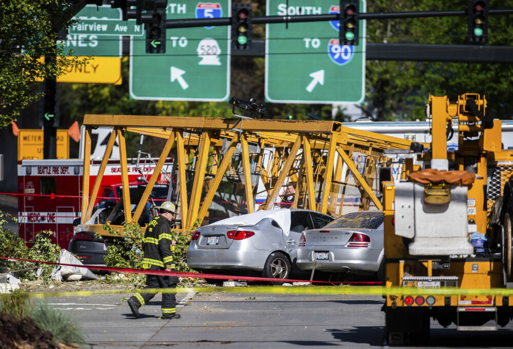 O macara s-a prăbușit peste 6 mașini în Seattle. Patru oameni au murit. FOTO - Imaginea 4
