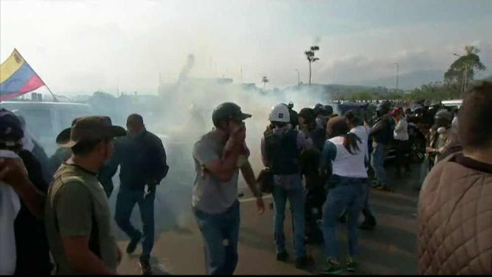 Violențe în Venezuela. Vehicule ale armatei au intrat în mulțime, în Caracas. VIDEO - Imaginea 2