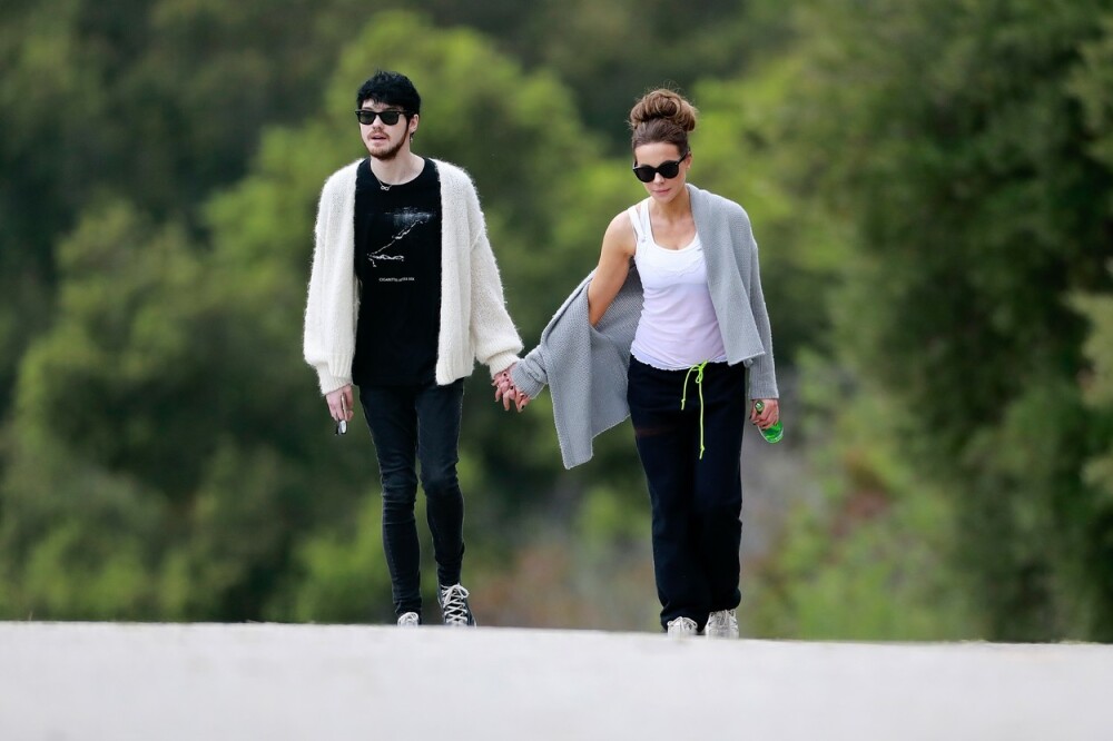 Actrița Kate Beckinsale, surprinsă la plimbare cu iubitul mai tânăr cu 24 de ani - Imaginea 1