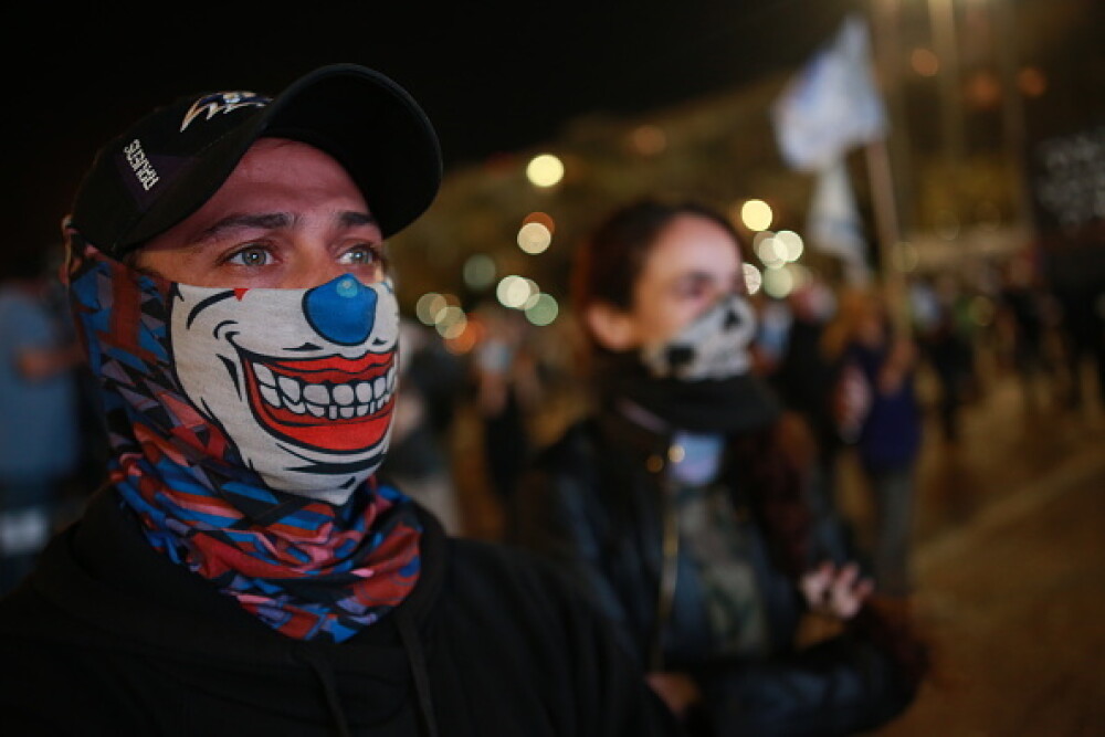 Mii de oameni au protestat în Tel Aviv, respectând distanțarea socială de 2 metri. FOTO - Imaginea 3