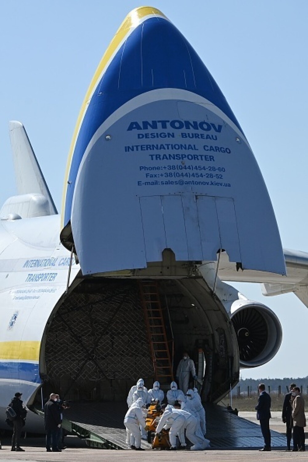Cea mai mare aeronavă din lume a adus echipamente medicale în Ucraina din China. GALERIE FOTO - Imaginea 7