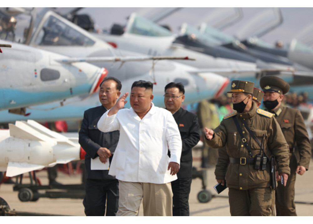A fost Kim Jong Un înlocuit de o sosie? Dictatorul, filmat în 2017 alături de dublurile sale - Imaginea 17