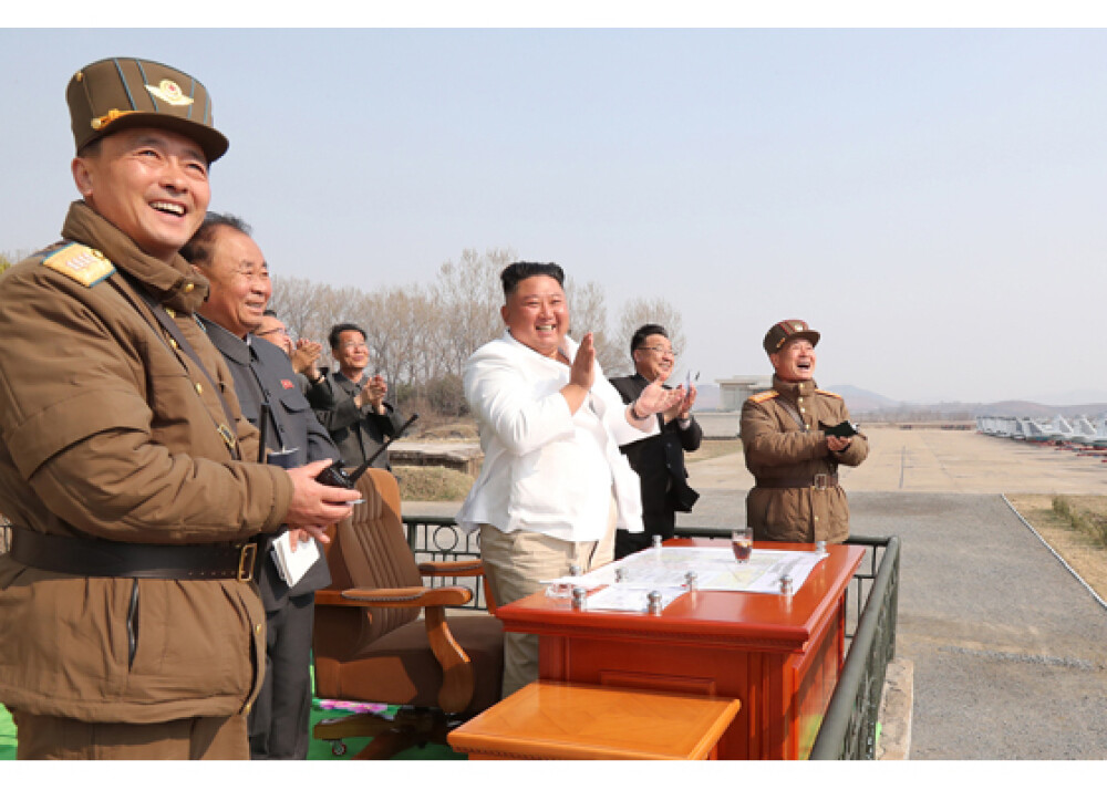 A fost Kim Jong Un înlocuit de o sosie? Dictatorul, filmat în 2017 alături de dublurile sale - Imaginea 13