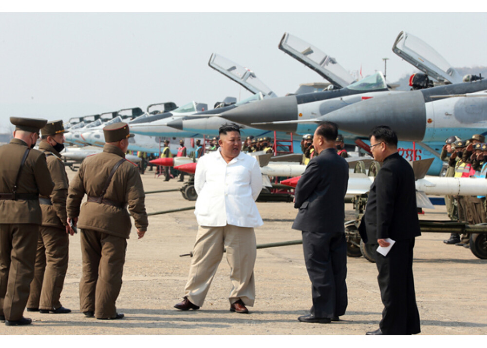 A fost Kim Jong Un înlocuit de o sosie? Dictatorul, filmat în 2017 alături de dublurile sale - Imaginea 9