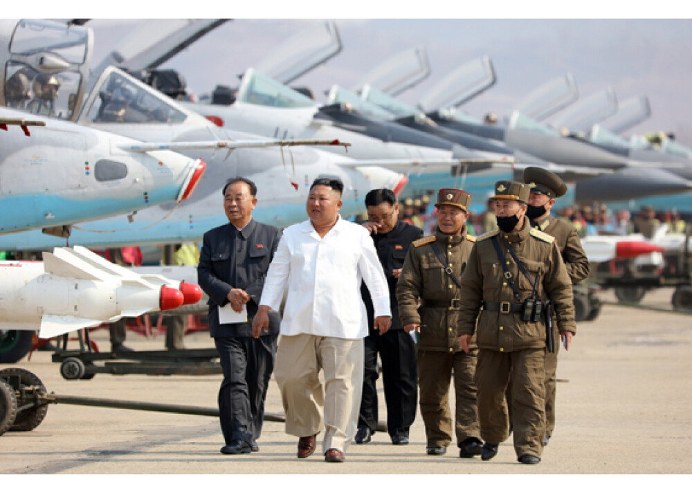 A fost Kim Jong Un înlocuit de o sosie? Dictatorul, filmat în 2017 alături de dublurile sale - Imaginea 8
