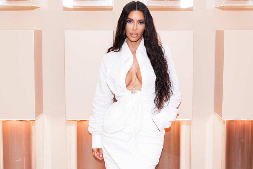 Kim Kardashian și-a uimit din nou fanii, cu formele ei. Ce poze a postat pe internet - Imaginea 5