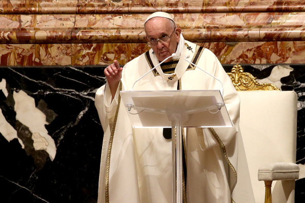 Foto și Video de la Vigilia Pascală. Mesajul Papei Francisc: „Să nu ne pierdem niciodată speranţa” - Imaginea 8
