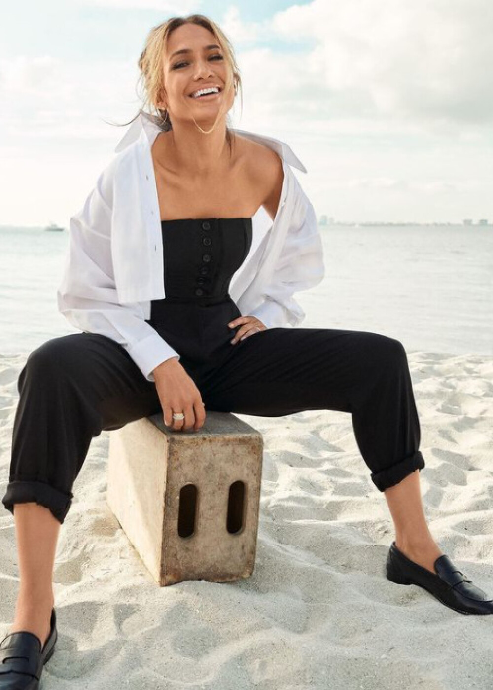 Jennifer Lopez face senzație cu cel mai recent pictorial pe plajă. GALERIE FOTO - Imaginea 1