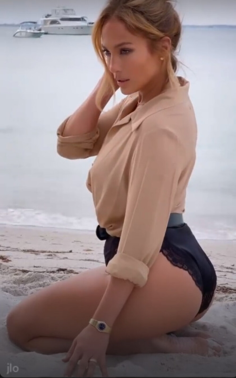 Jennifer Lopez face senzație cu cel mai recent pictorial pe plajă. GALERIE FOTO - Imaginea 12
