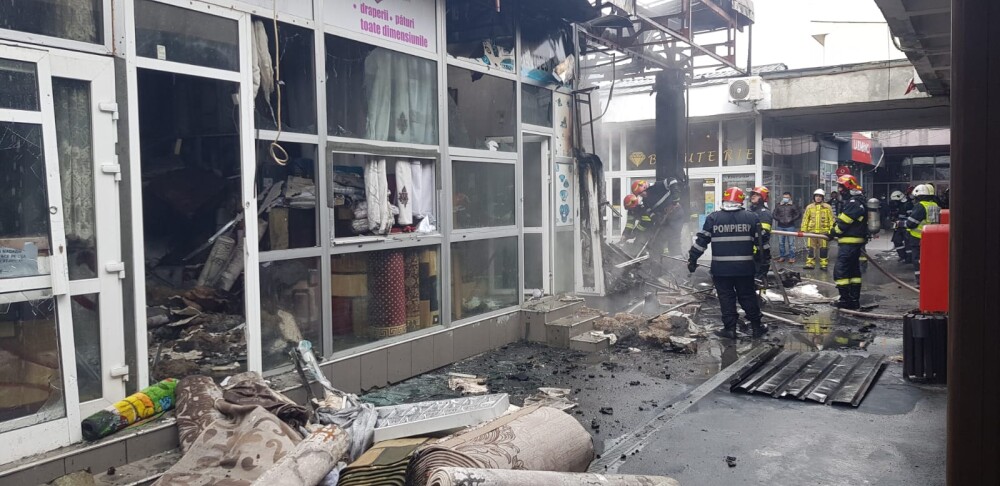 FOTO și VIDEO. Incendiu puternic în București. Un magazin s-a făcut scrum - Imaginea 3