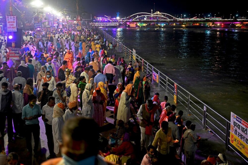 GALERIE FOTO. Festival religios cu milioane de credincioși în India. Manifestarea ar putea răspândi o 