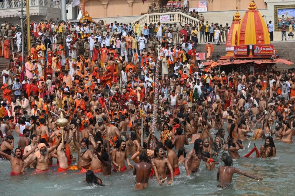 GALERIE FOTO. Festival religios cu milioane de credincioși în India. Manifestarea ar putea răspândi o 