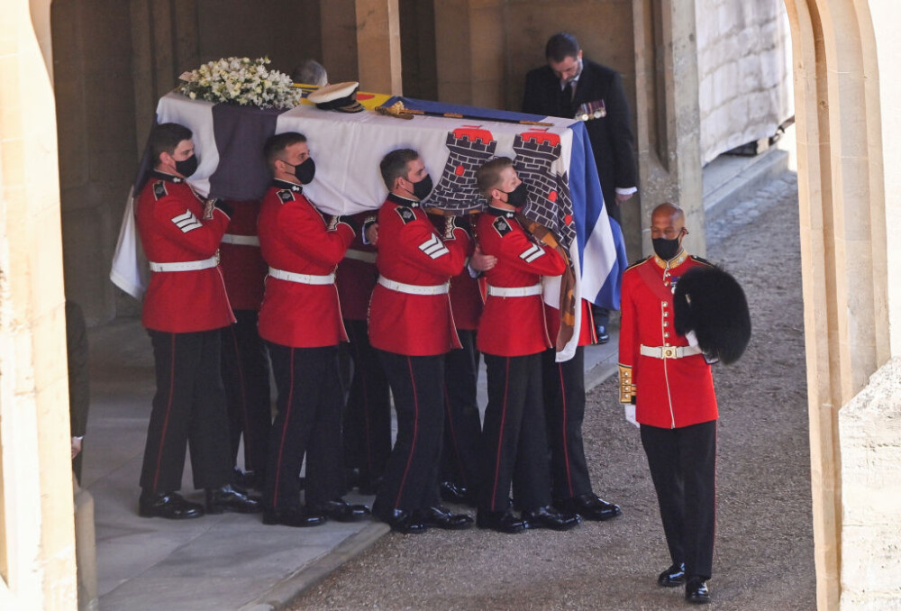 Prinţul Philip al Marii Britanii a fost înmormântat. Regina Elisabeta, în lacrimi la slujbă, unde a stat singură - Imaginea 21