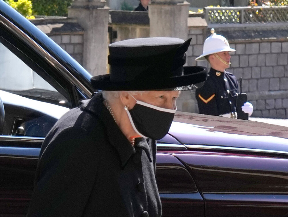 Prinţul Philip al Marii Britanii a fost înmormântat. Regina Elisabeta, în lacrimi la slujbă, unde a stat singură - Imaginea 26