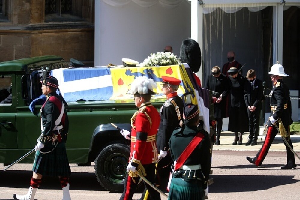 Înmormântarea Prințului Philip, în imagini. Ce ar fi avut Regina asupra ei, în geantă. GALERIE FOTO - Imaginea 13