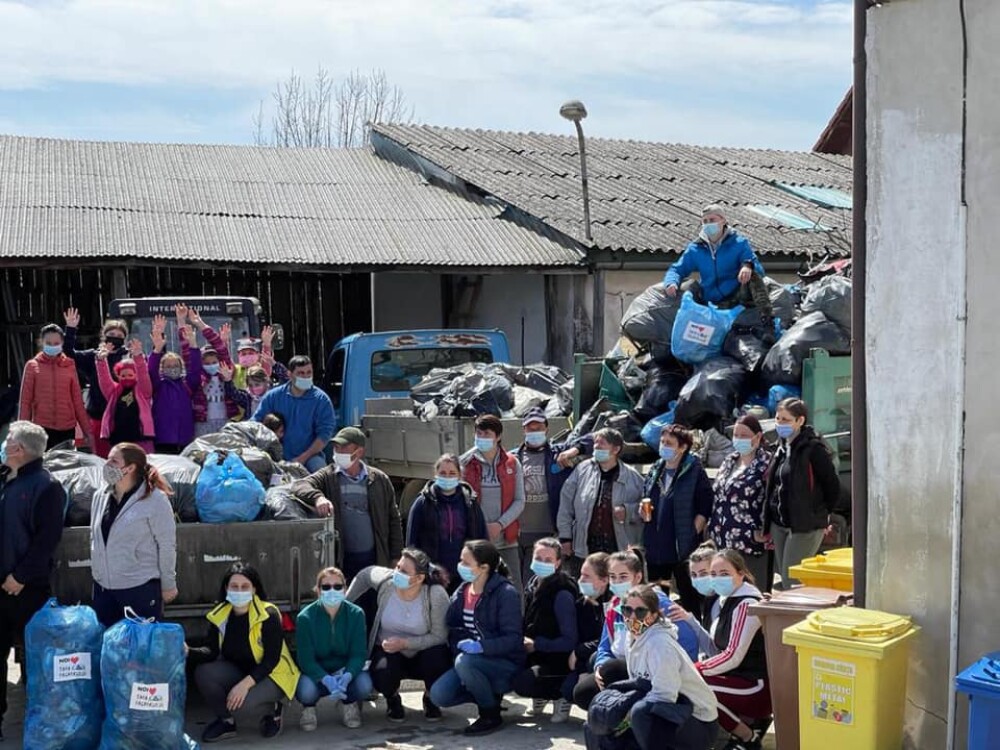 Aproximativ 5.000 de voluntari au luat parte la cea mai amplă campanie de curățenie din Țara Făgărașului - Imaginea 3