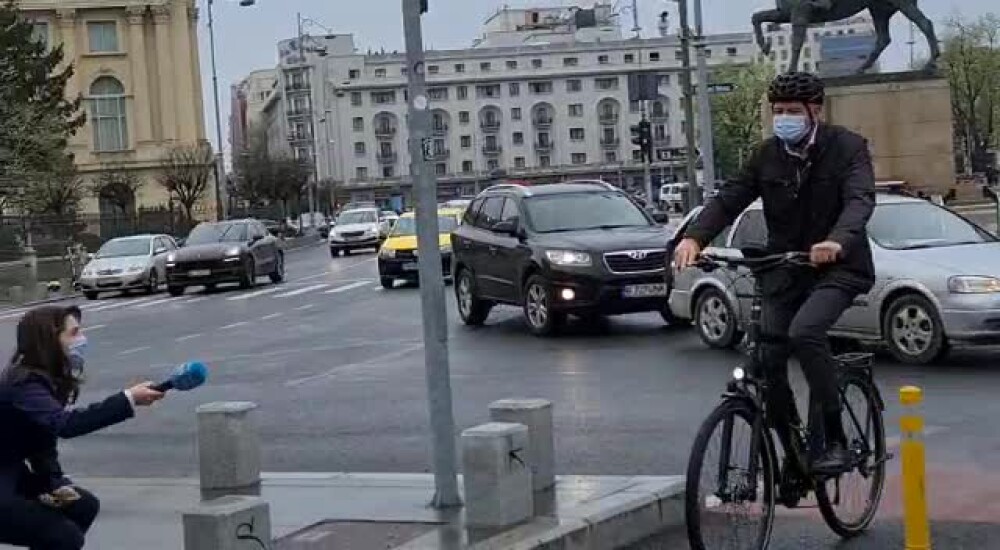 Klaus Iohannis a mers cu bicicleta la Palatul Cotroceni, alăturându-se campaniei Vinerea Verde: ”Este foarte sănătos” - Imaginea 1