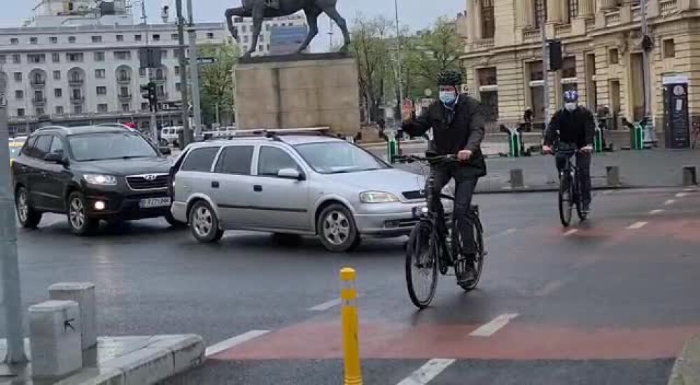 Klaus Iohannis a mers cu bicicleta la Palatul Cotroceni, alăturându-se campaniei Vinerea Verde: ”Este foarte sănătos” - Imaginea 2