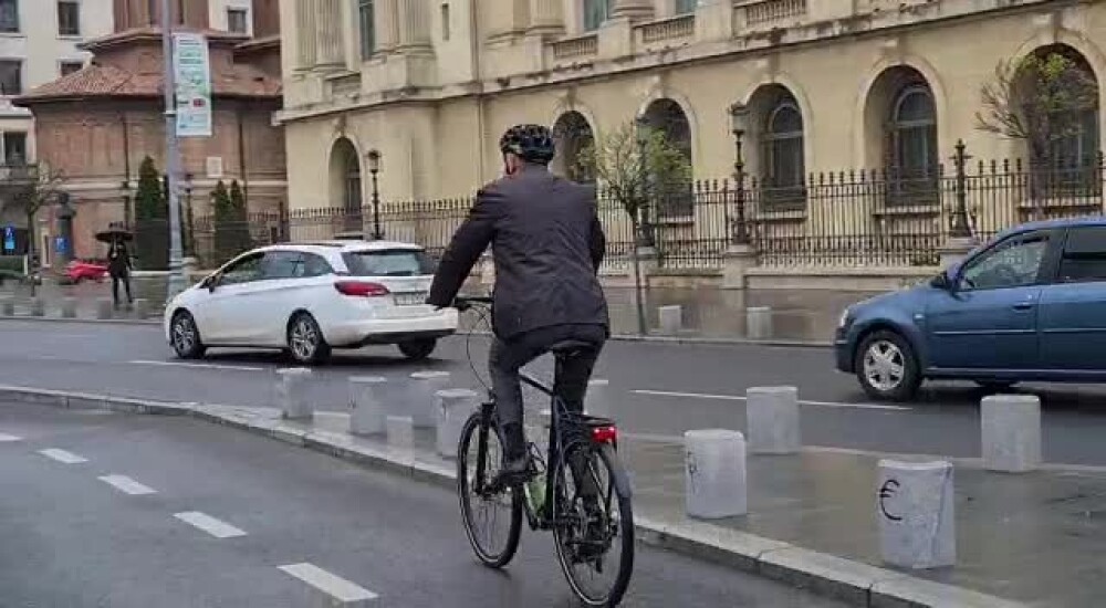 Klaus Iohannis a mers cu bicicleta la Palatul Cotroceni, alăturându-se campaniei Vinerea Verde: ”Este foarte sănătos” - Imaginea 3
