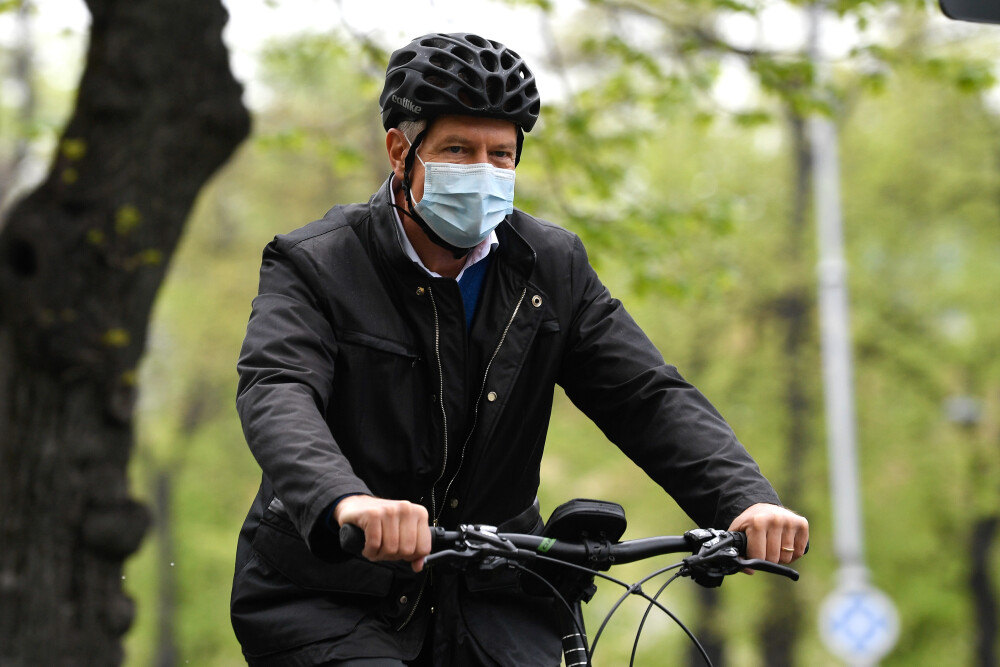 Klaus Iohannis a mers cu bicicleta la Palatul Cotroceni, alăturându-se campaniei Vinerea Verde: ”Este foarte sănătos” - Imaginea 8