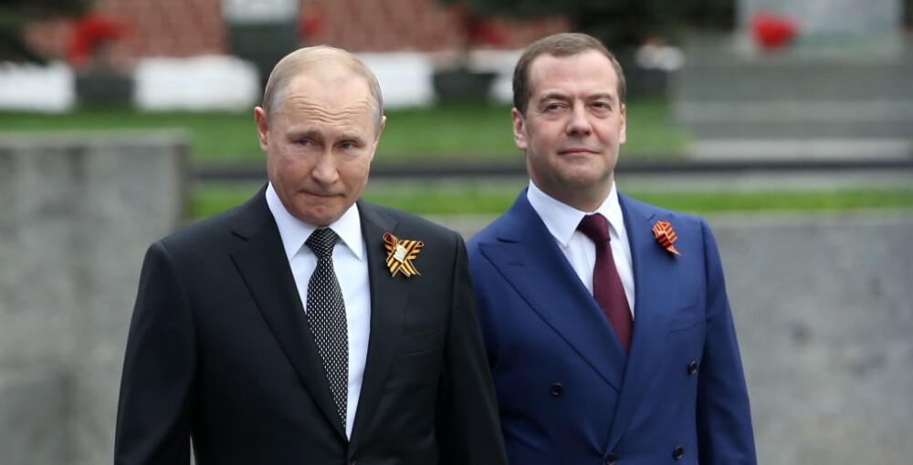 Cine este Dmitri Medvedev, omul care l-a făcut pe Donald Trump să trimită două submarine nucleare în apropierea Rusiei - Imaginea 5