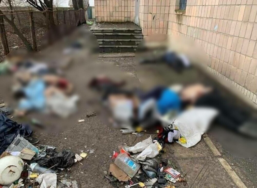 FOTO Cel puţin 20 de cadavre zăceau pe o stradă din Bucea, oraş recent eliberat din apropiere de Kiev - Imaginea 1