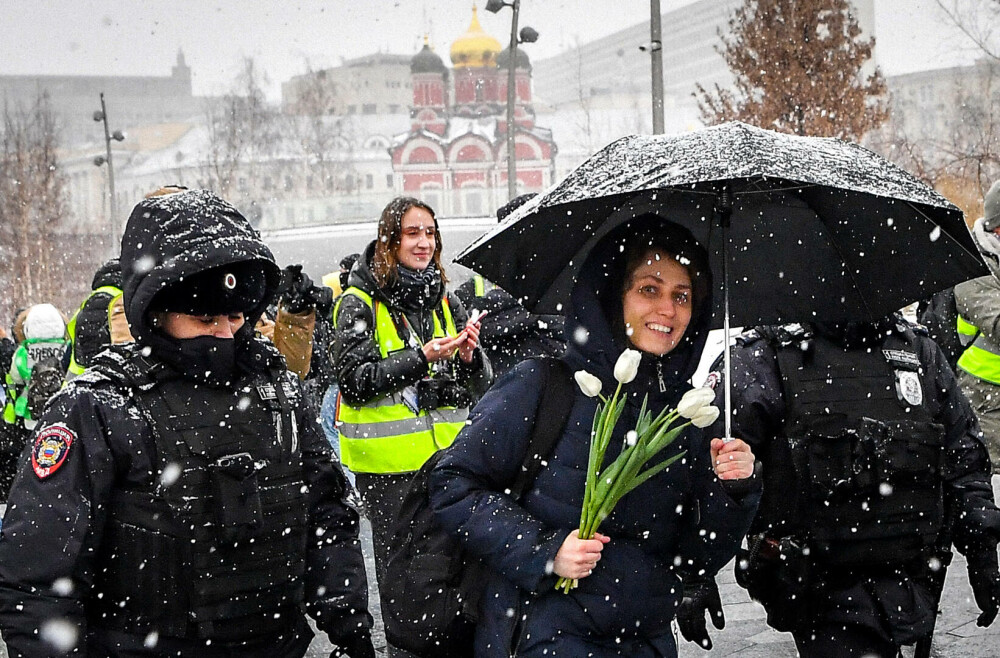 Proteste anti-război în marile orașe ale Rusiei. Peste 200 de persoane au fost arestate. FOTO - Imaginea 5