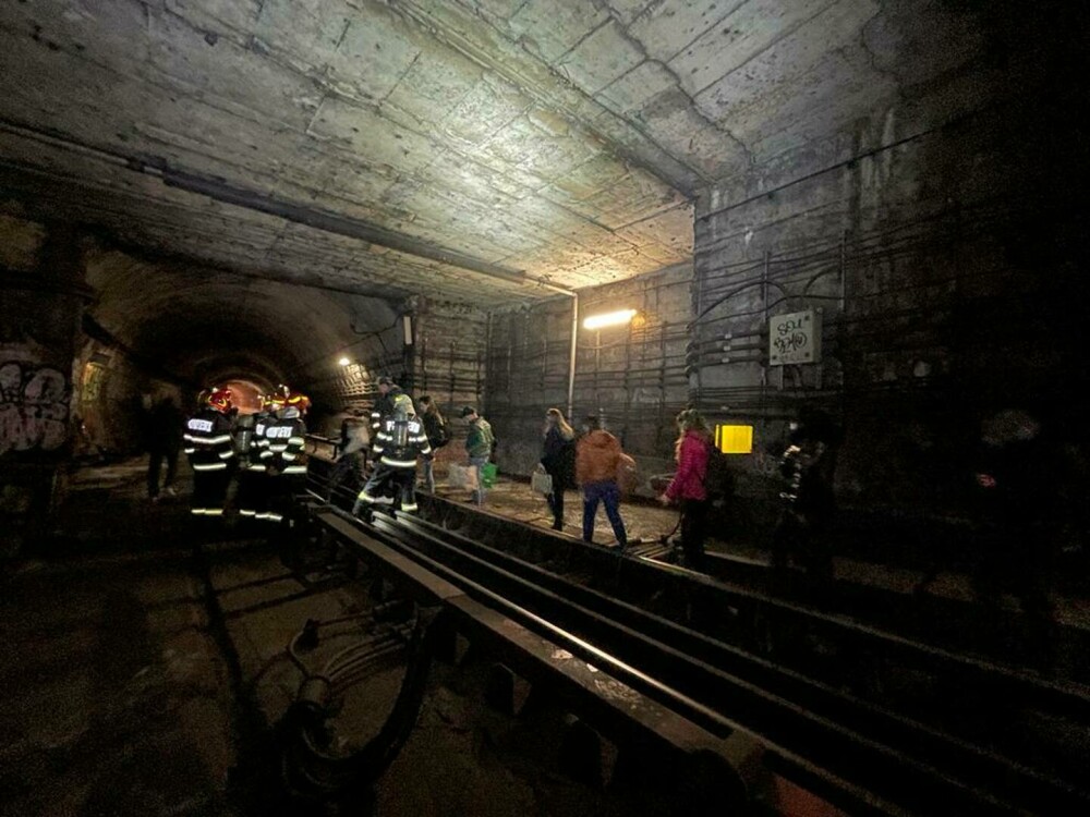 276 de călători, evacuați de la metrou prin tunel, după ce un tren s-a defectat între stațiile Grivița și Basarab - Imaginea 3