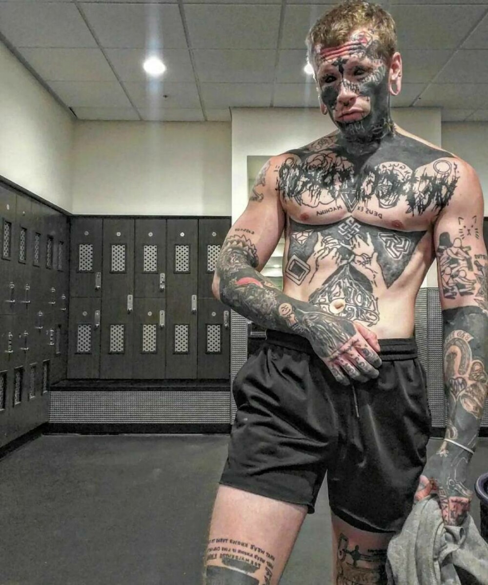A dat 50.000 de dolari pe tatuaje pentru a se transforma într-un “demon”. GALERIE FOTO - Imaginea 2