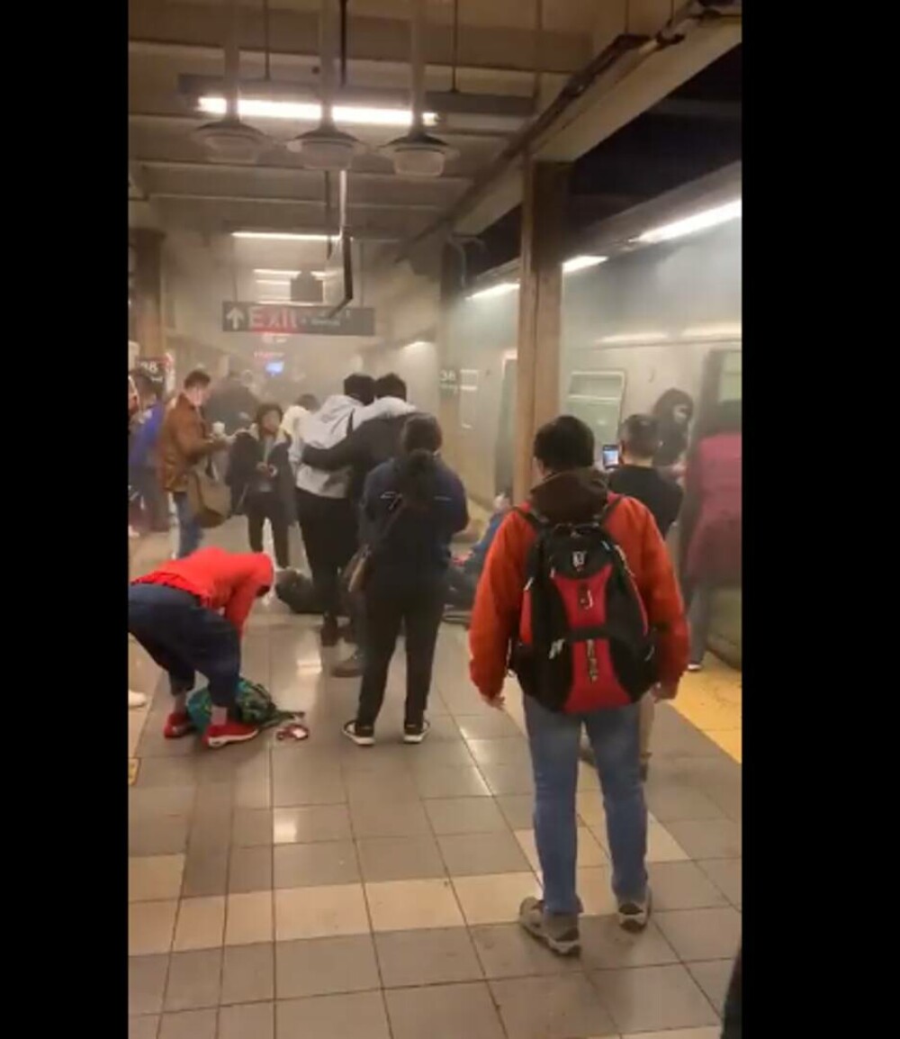 Primele mărturii după atacul de la metroul din New York. Ce a văzut o femeie la atacator - Imaginea 1