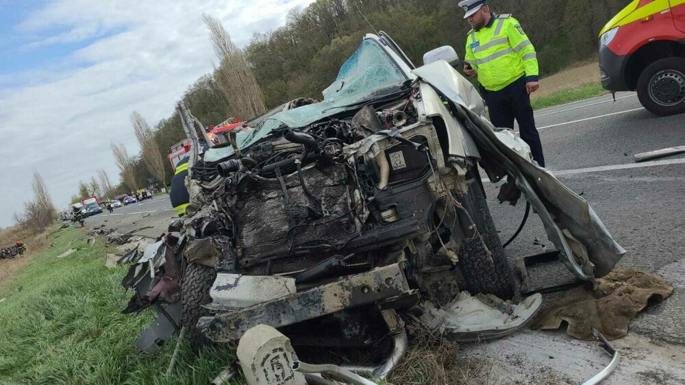 Trei oameni au murit într-un accident grav pe E85, în județul Bacău. Patru mașini au fost implicate - Imaginea 2