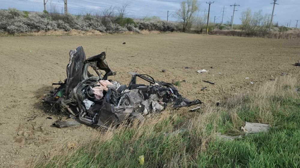 Trei oameni au murit într-un accident grav pe E85, în județul Bacău. Patru mașini au fost implicate - Imaginea 4